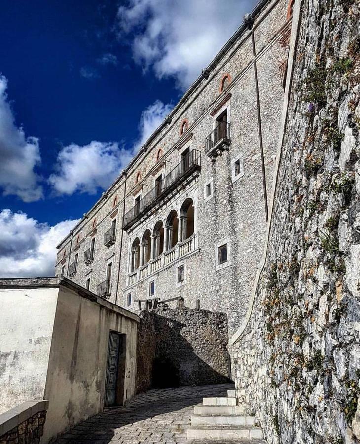 AietaMonolocale Nel Centro Storico住宿加早餐旅馆 外观 照片
